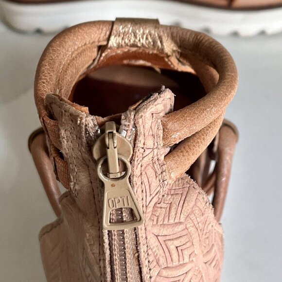 Mjus Woman's Tan Textured Leather Wedge Sandal Size 6 (36) - Picture 13 of 16